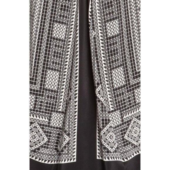 BCBG MaxAzira 'Ayanna' Geometric Print Boho Scarf Blouse Black/White size XS - Picture 9 of 10